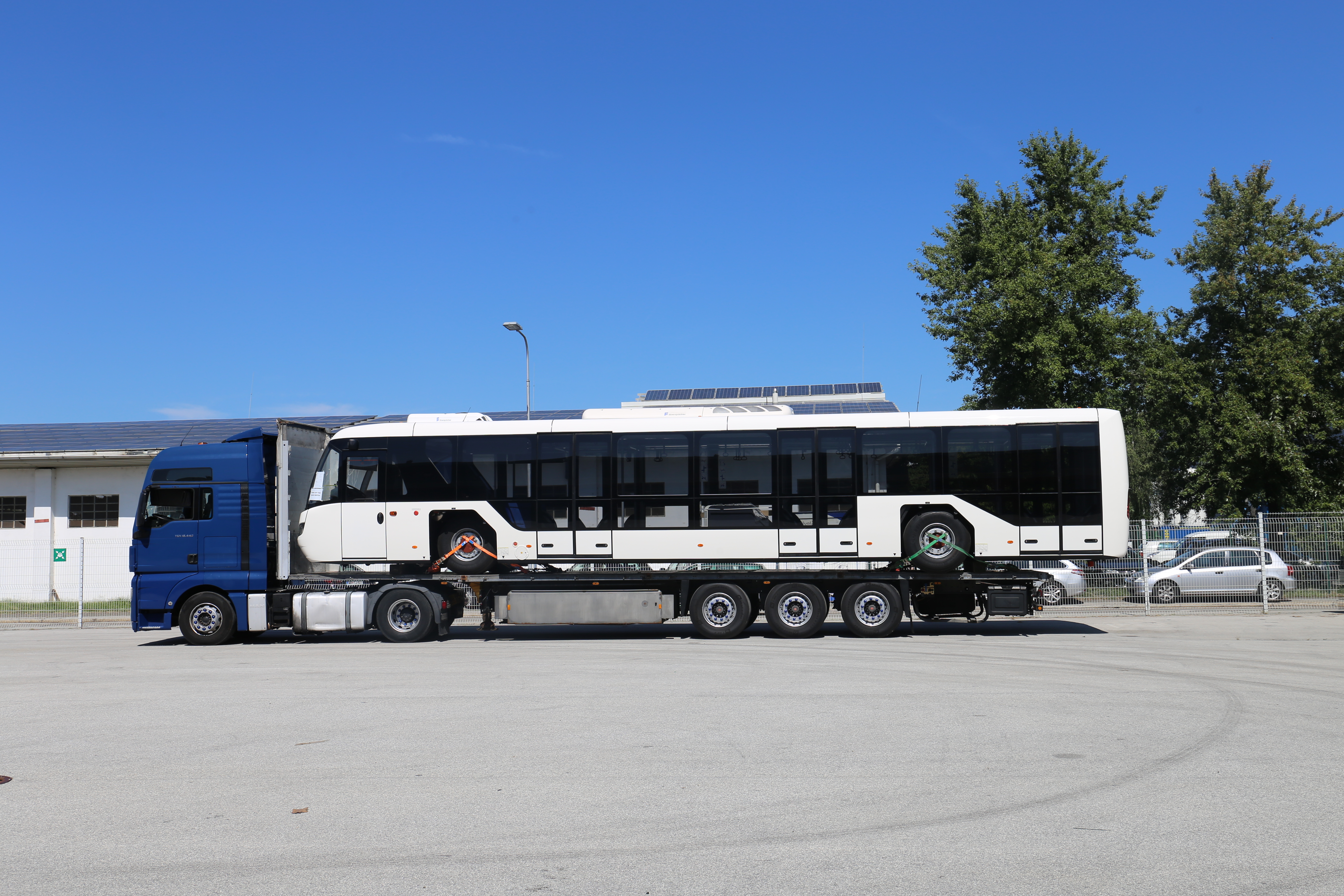 VIVAIR2 - electric airport bus is already on its way to more than 4.000 kilometers remote city of Basra, the second largest international airport in Iraq.